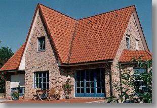 Einfamilienhaus im Friesenhausstil, mit ausgebautem Dachgeschoss, Erker und Balkon